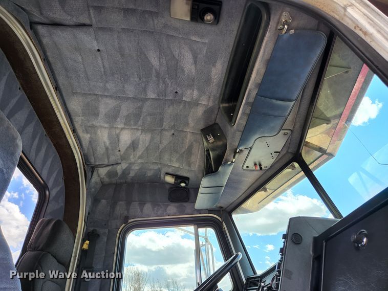 image for item KE9849 1998 Peterbilt 377  semi truck