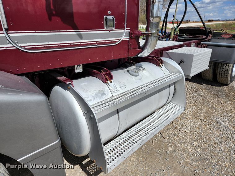 image for item KE9849 1998 Peterbilt 377  semi truck