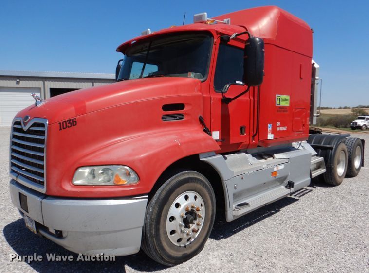 image for item KP9178 2004 Mack CX613  semi truck