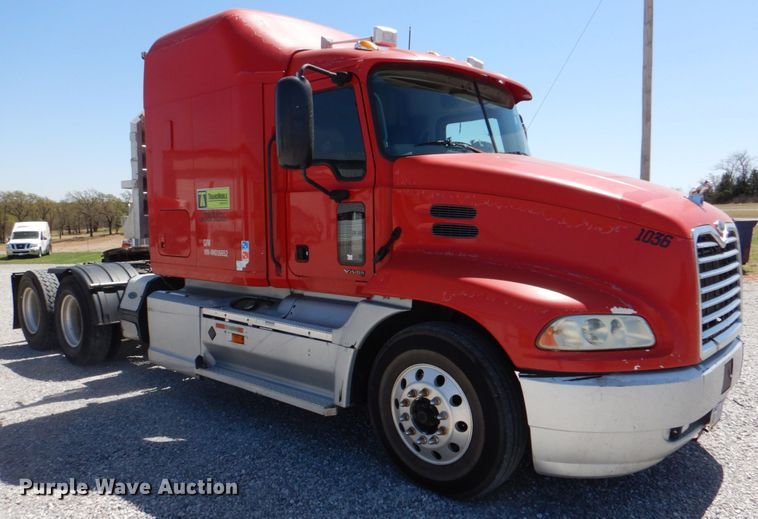 image for item KP9178 2004 Mack CX613  semi truck