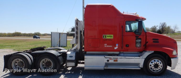 image for item KP9178 2004 Mack CX613  semi truck