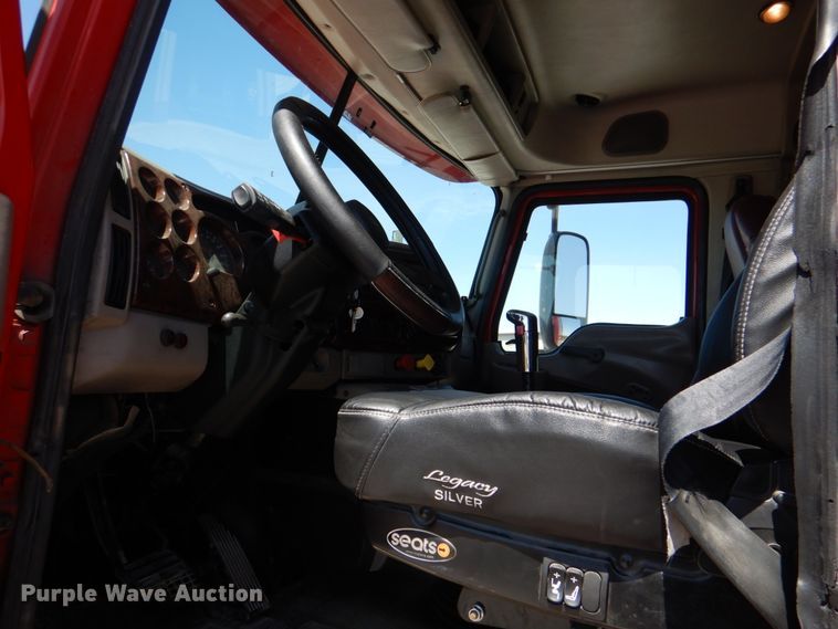 image for item KP9178 2004 Mack CX613  semi truck