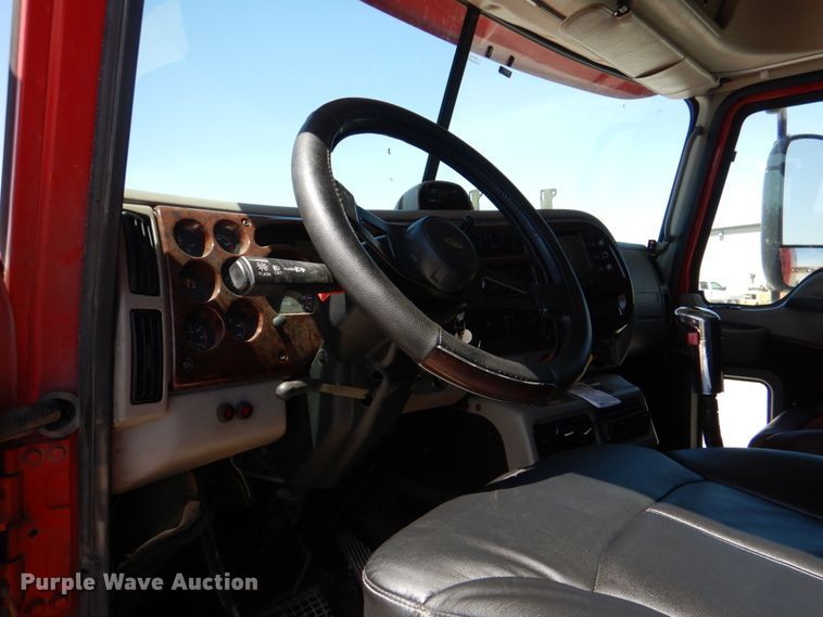 image for item KP9178 2004 Mack CX613  semi truck