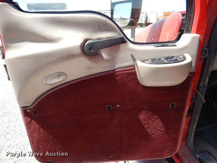 image for item KP9178 2004 Mack CX613  semi truck