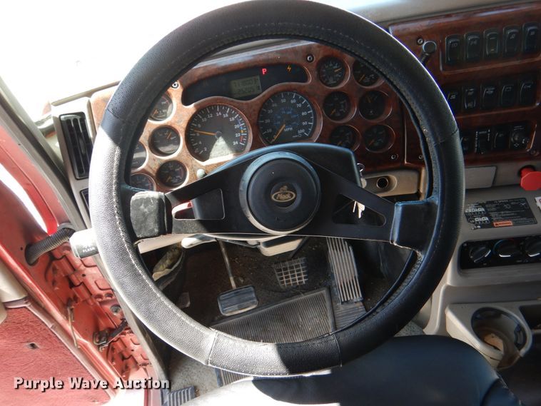 image for item KP9178 2004 Mack CX613  semi truck