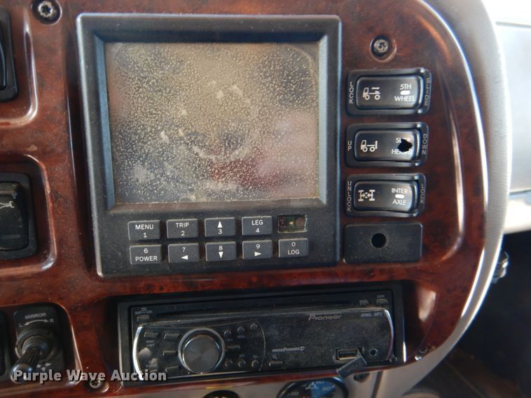 image for item KP9178 2004 Mack CX613  semi truck