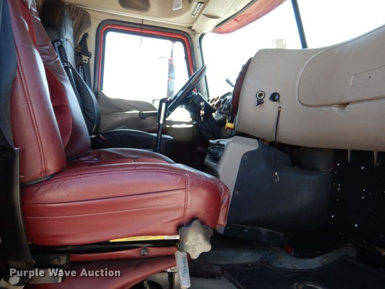 image for item KP9178 2004 Mack CX613  semi truck