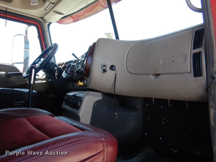 image for item KP9178 2004 Mack CX613  semi truck