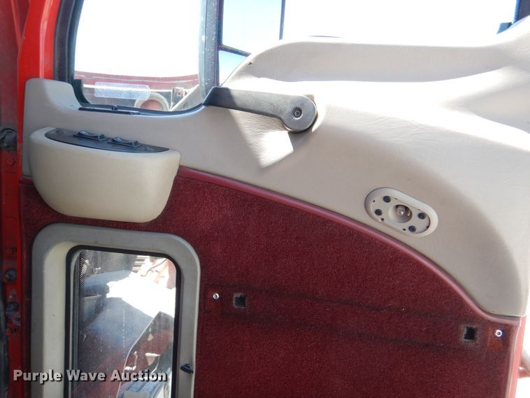 image for item KP9178 2004 Mack CX613  semi truck