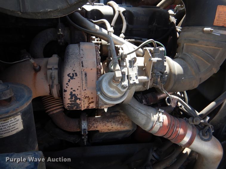 image for item KP9178 2004 Mack CX613  semi truck