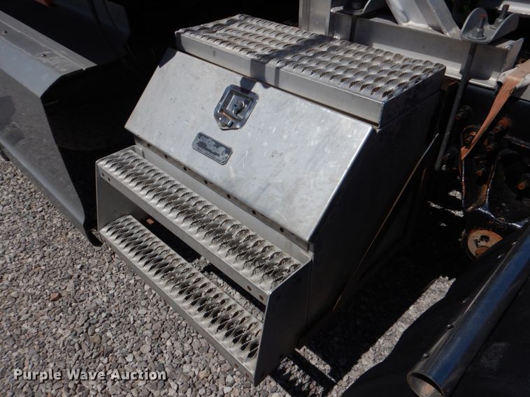 image for item KP9178 2004 Mack CX613  semi truck