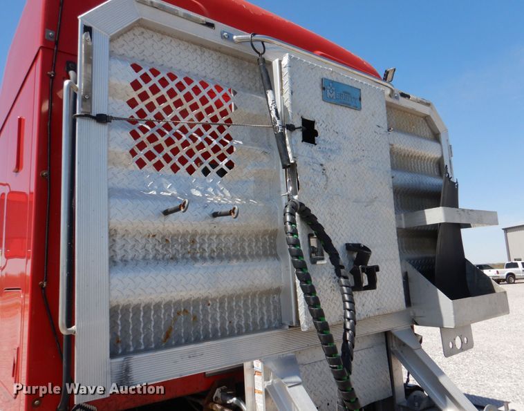 image for item KP9178 2004 Mack CX613  semi truck