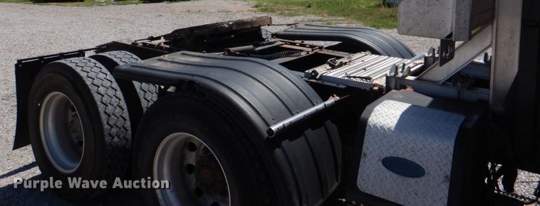 image for item KP9178 2004 Mack CX613  semi truck