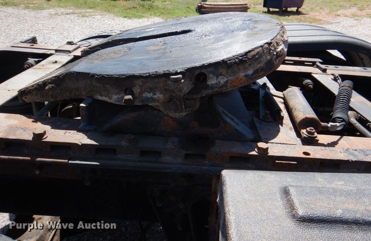 image for item KP9178 2004 Mack CX613  semi truck