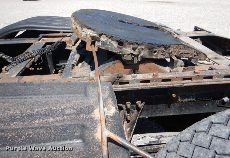 image for item KP9178 2004 Mack CX613  semi truck