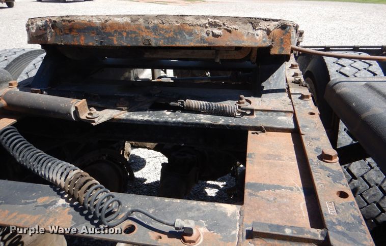 image for item KP9178 2004 Mack CX613  semi truck