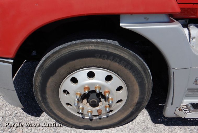 image for item KP9178 2004 Mack CX613  semi truck