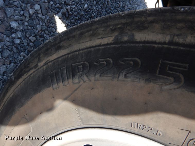 image for item KP9178 2004 Mack CX613  semi truck