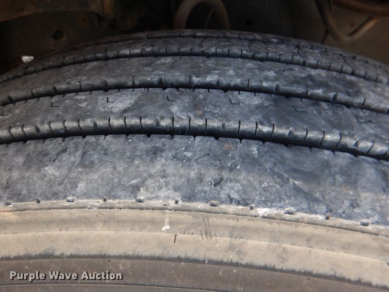 image for item KP9178 2004 Mack CX613  semi truck