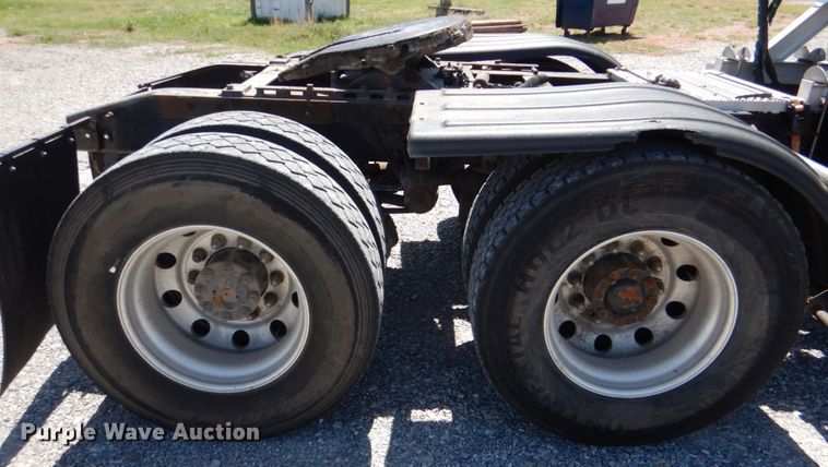 image for item KP9178 2004 Mack CX613  semi truck