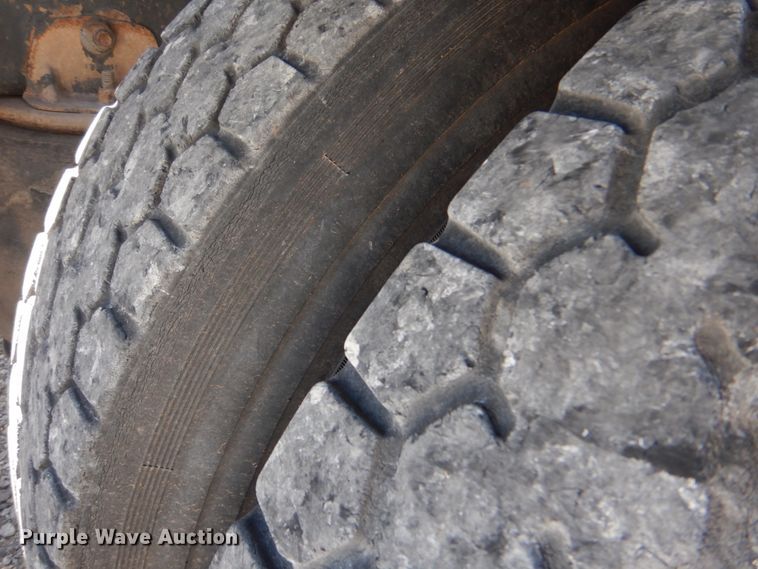 image for item KP9178 2004 Mack CX613  semi truck