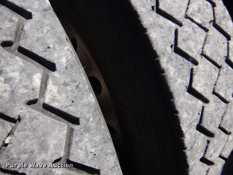 image for item KP9178 2004 Mack CX613  semi truck