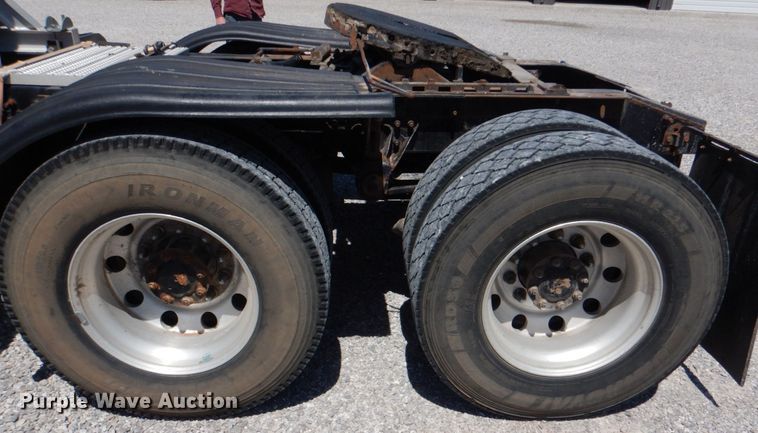 image for item KP9178 2004 Mack CX613  semi truck