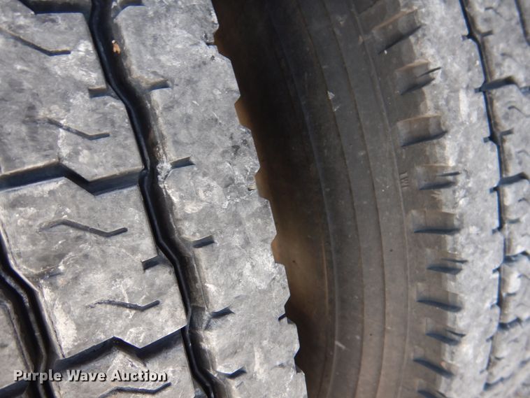 image for item KP9178 2004 Mack CX613  semi truck