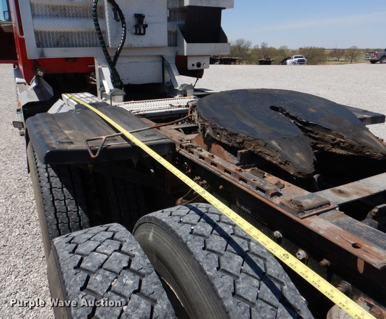 image for item KP9178 2004 Mack CX613  semi truck