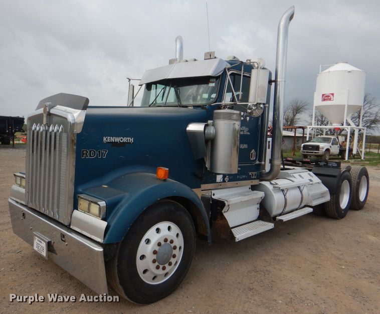 image for item KP9193 2000 Kenworth W900B  semi truck
