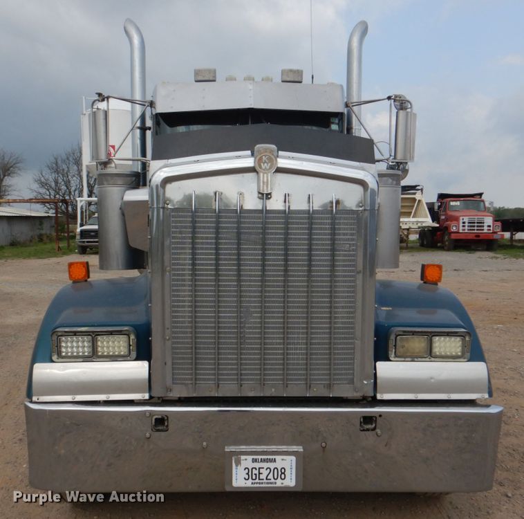image for item KP9193 2000 Kenworth W900B  semi truck
