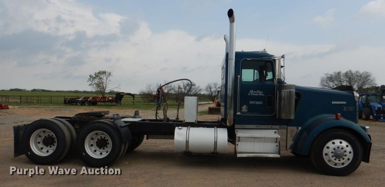 image for item KP9193 2000 Kenworth W900B  semi truck
