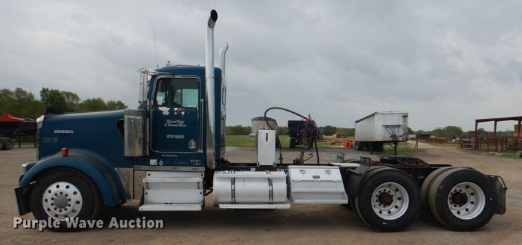 image for item KP9193 2000 Kenworth W900B  semi truck