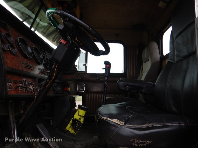 image for item KP9193 2000 Kenworth W900B  semi truck