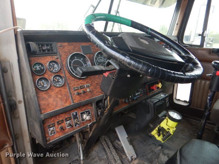 image for item KP9193 2000 Kenworth W900B  semi truck