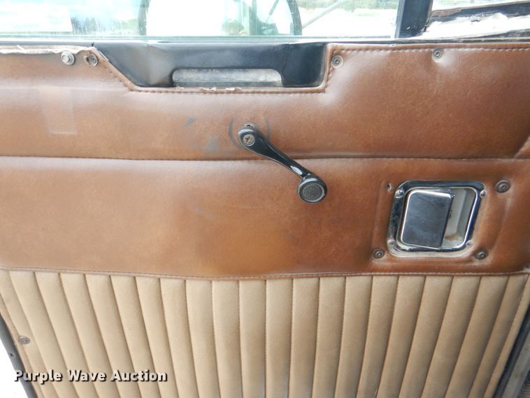 image for item KP9193 2000 Kenworth W900B  semi truck