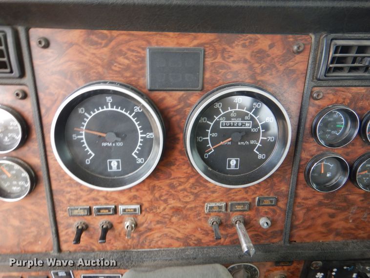 image for item KP9193 2000 Kenworth W900B  semi truck