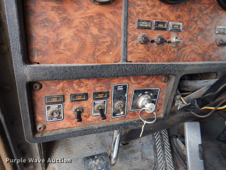 image for item KP9193 2000 Kenworth W900B  semi truck