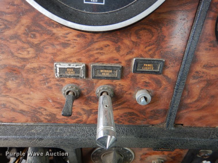 image for item KP9193 2000 Kenworth W900B  semi truck