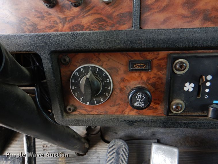 image for item KP9193 2000 Kenworth W900B  semi truck