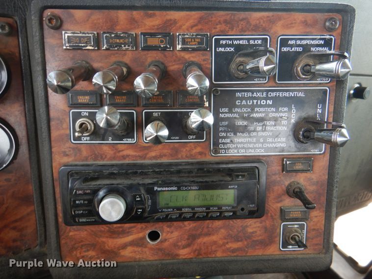 image for item KP9193 2000 Kenworth W900B  semi truck