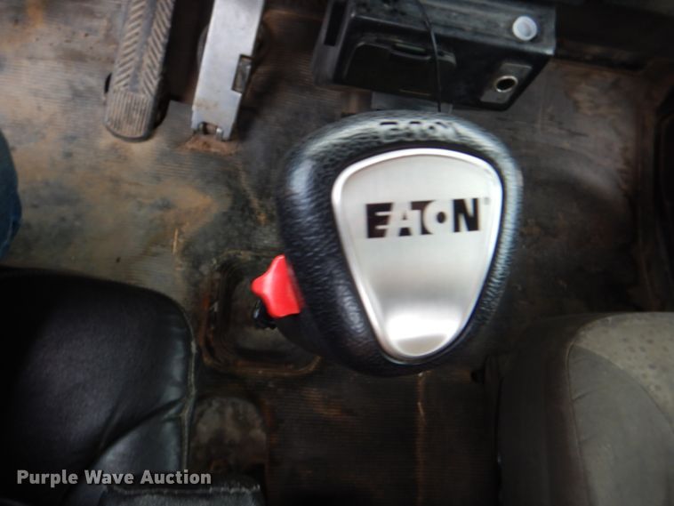 image for item KP9193 2000 Kenworth W900B  semi truck