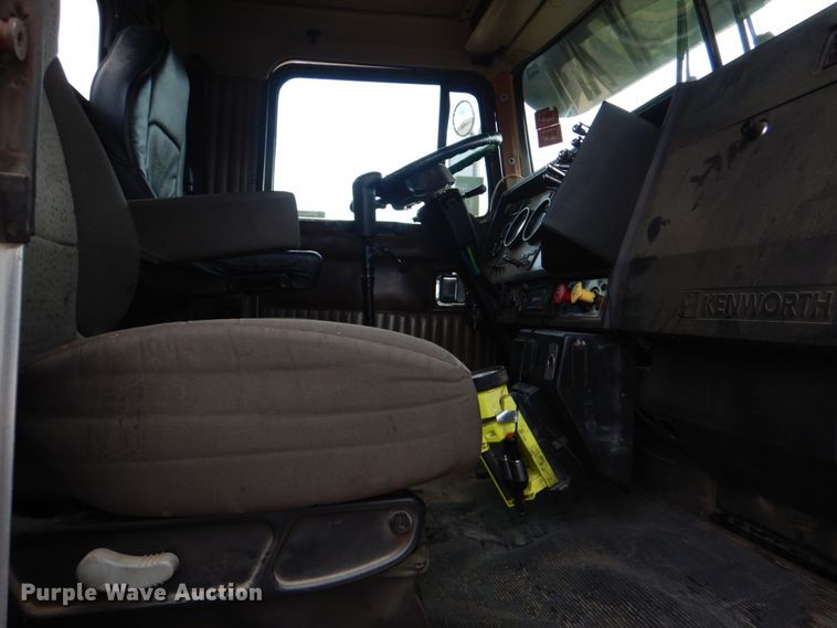 image for item KP9193 2000 Kenworth W900B  semi truck