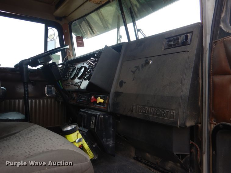 image for item KP9193 2000 Kenworth W900B  semi truck