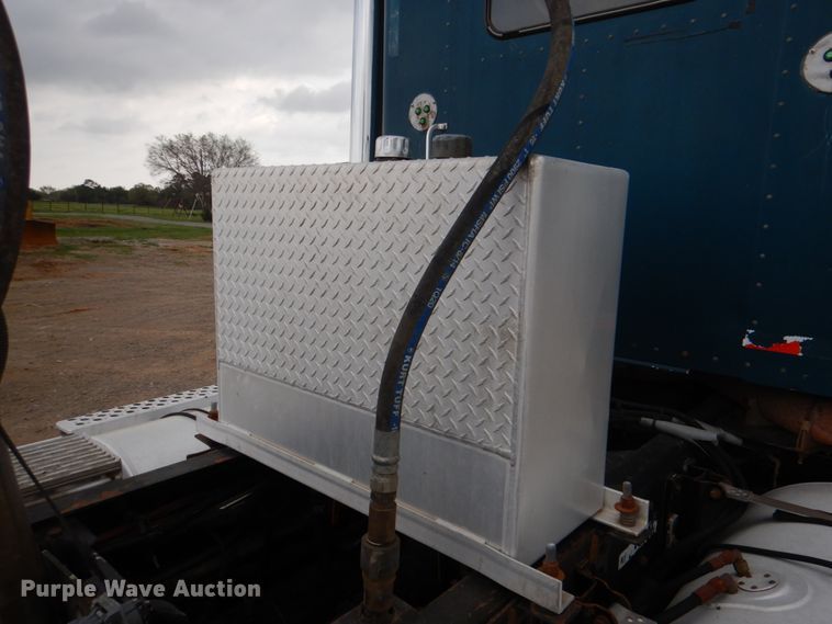 image for item KP9193 2000 Kenworth W900B  semi truck