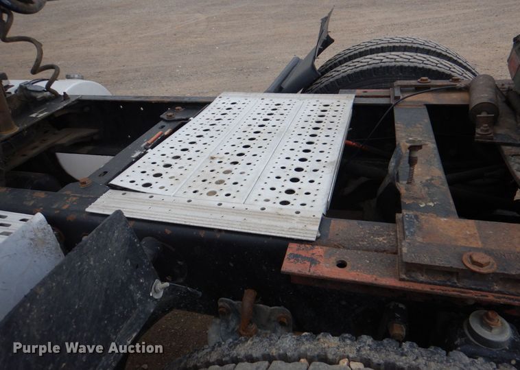 image for item KP9193 2000 Kenworth W900B  semi truck