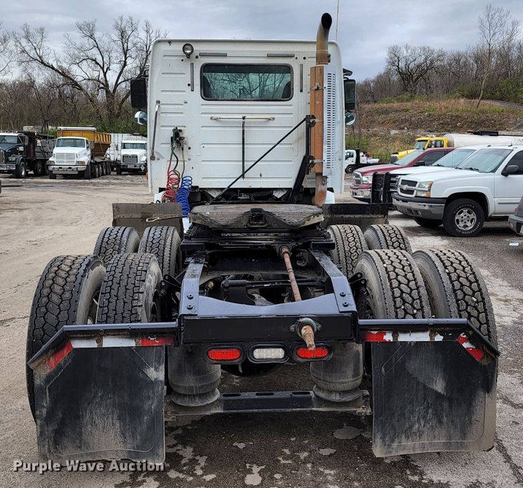 image for item KT9746 2006 Volvo VNM  semi truck