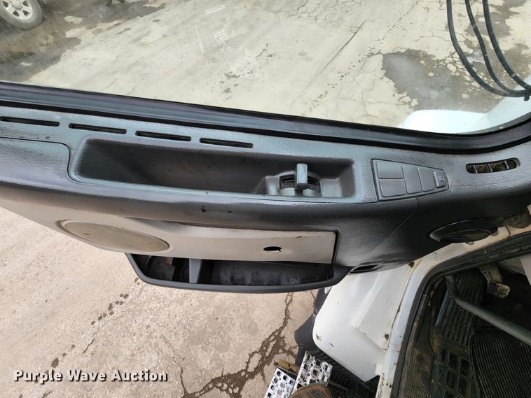 image for item KT9746 2006 Volvo VNM  semi truck