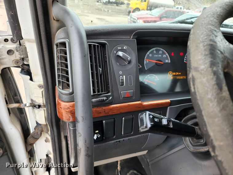 image for item KT9746 2006 Volvo VNM  semi truck