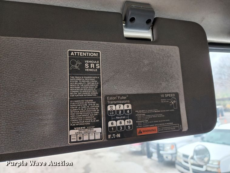 image for item KT9746 2006 Volvo VNM  semi truck